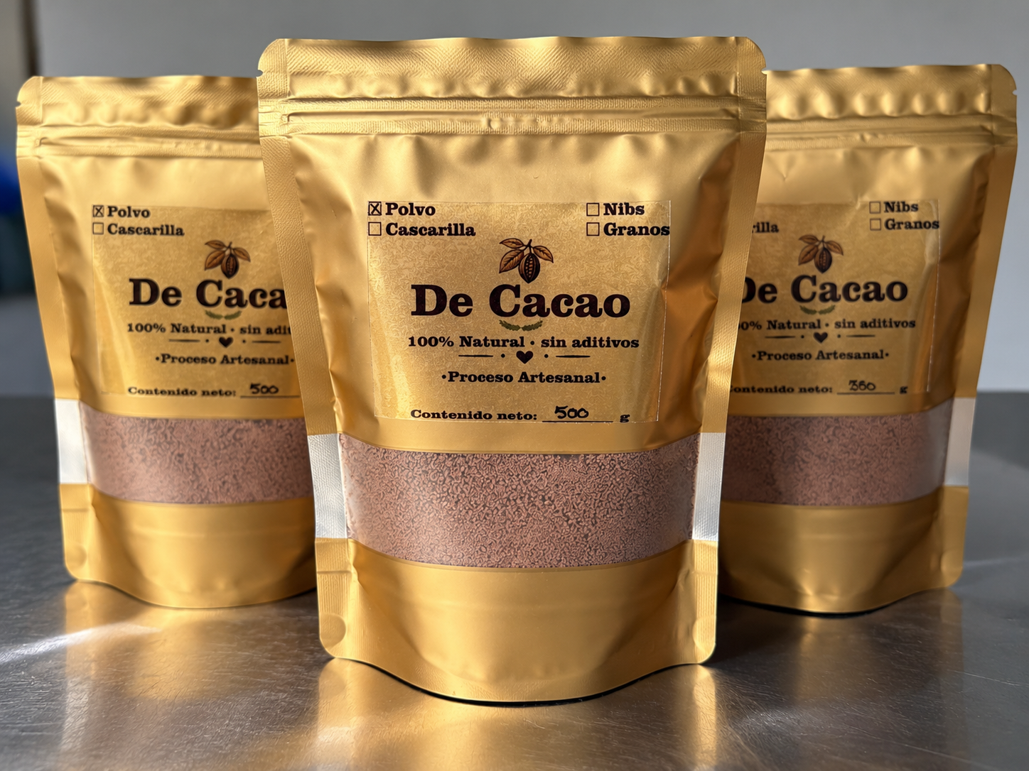 Exactamente tres bolsas de cacao en polvo de 500 g